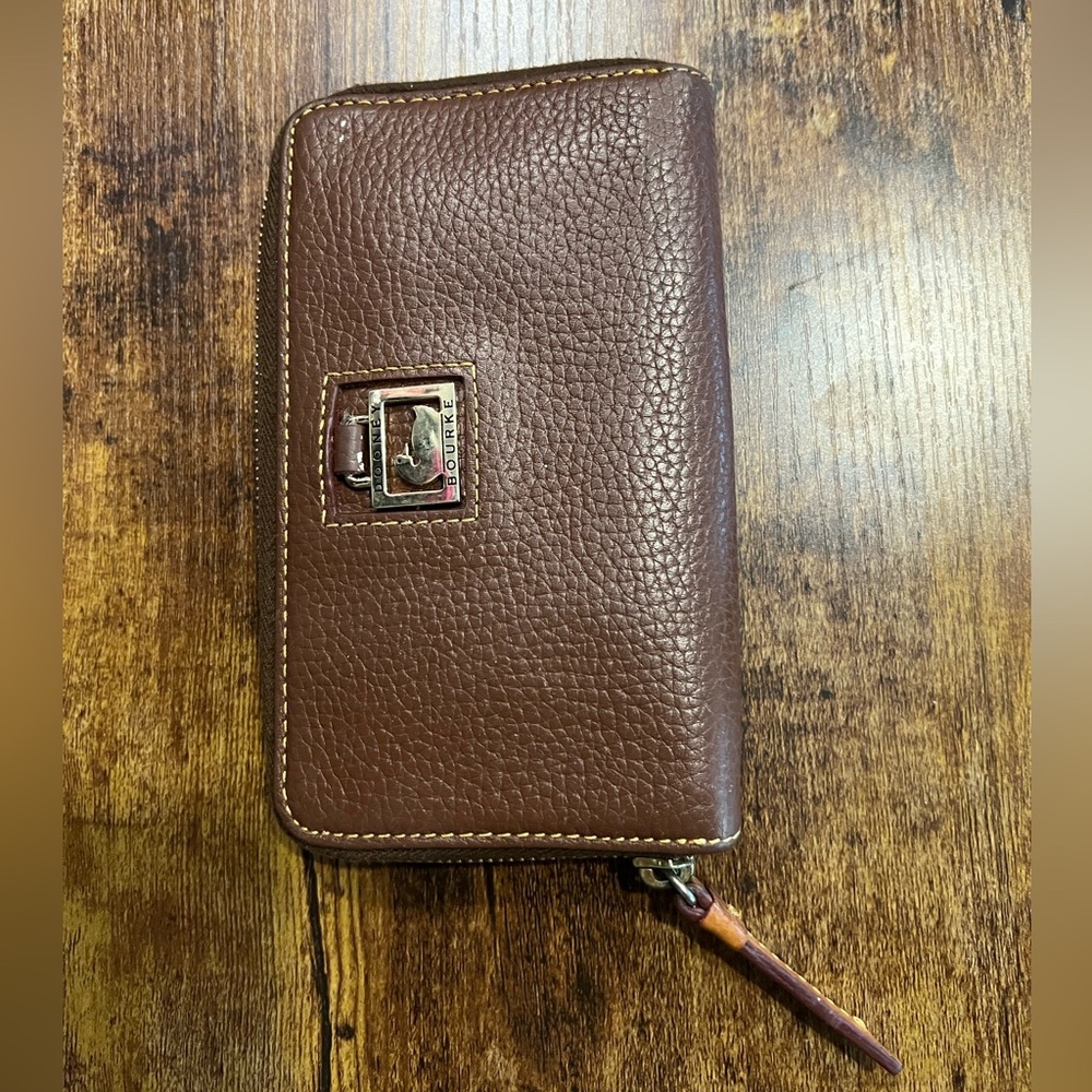 EUC Dooney & Bourke wallet